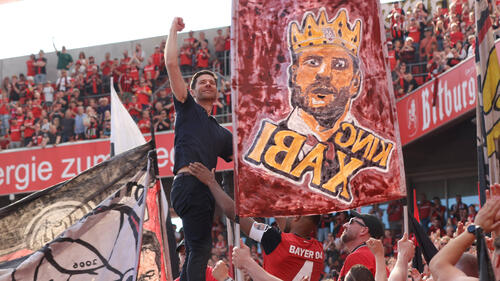 Xabi Alonso wird von den Fans verabschiedet