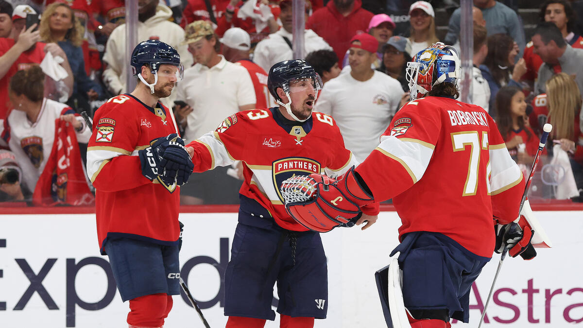 Siegreiches Trio: Sam Reinhart, Brad Marchand und Sergei Bobrovsky (v.l.).