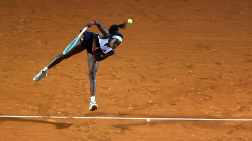 Aufschlag ins Leere: Coco Gauff sorgte in Rom für Lacher