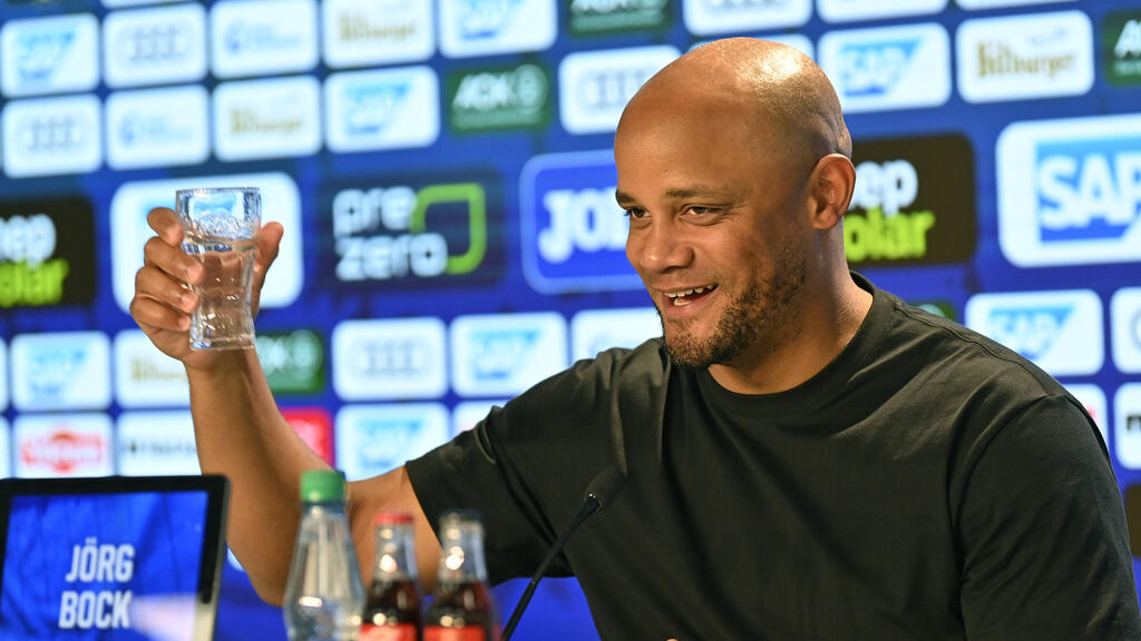 "Prost": Kuriose Bayern-PK mit Kompany