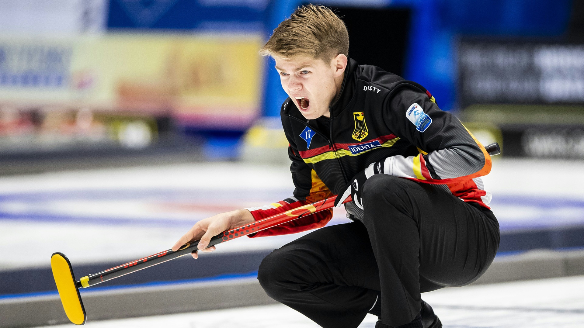 Joshua Sutor auf dem Eis in Aktion