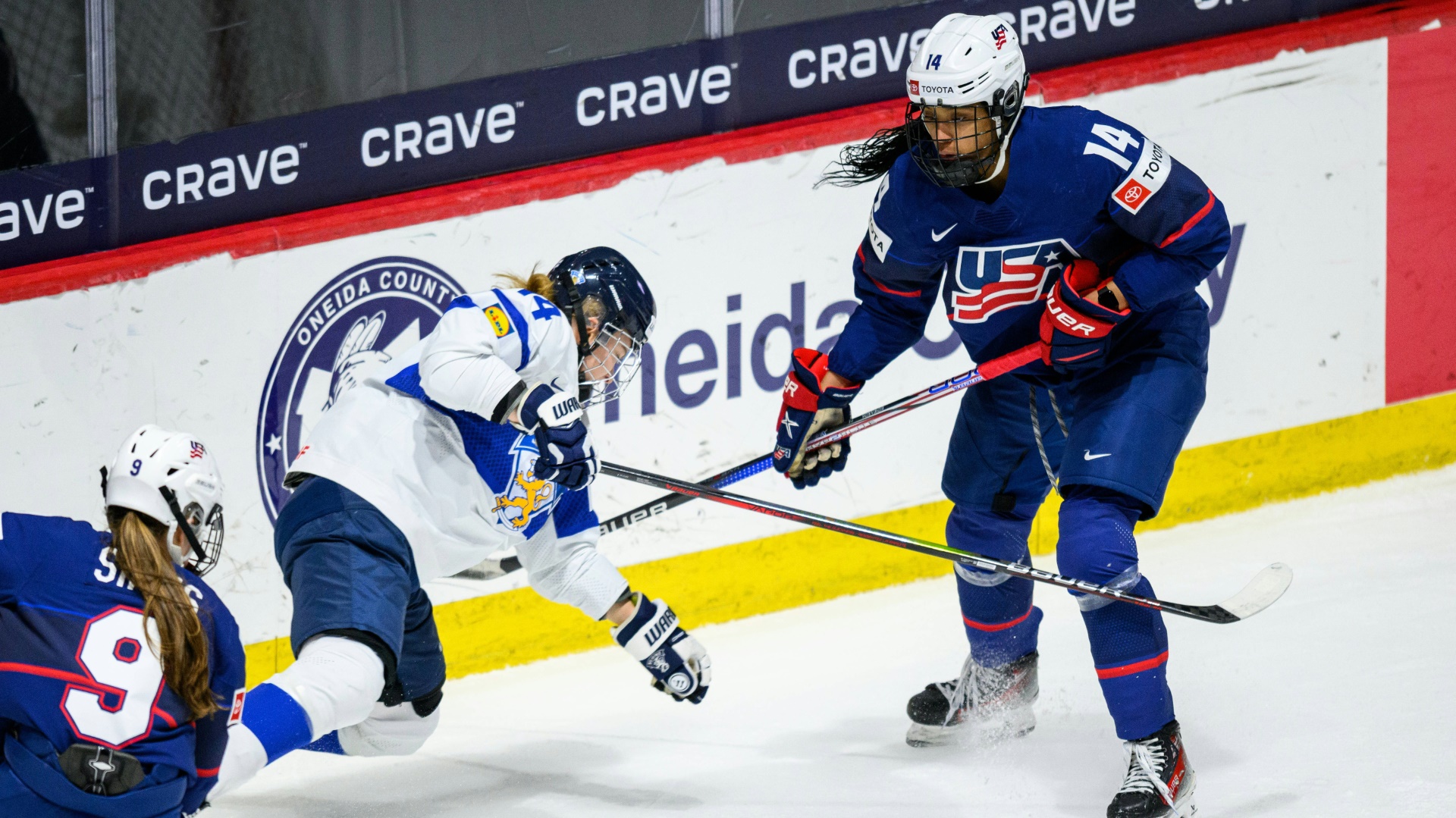 Drei Treffer für die USA: Laila Edwards (r.)
