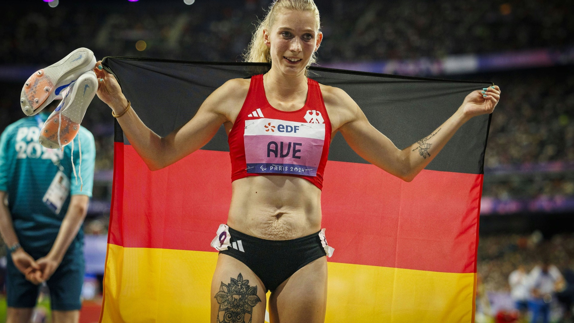 Lindy Ave feiert ihre unverhoffte Bronzemedaille